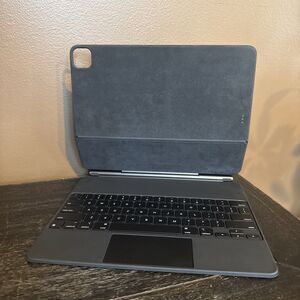 Apple Magic Keyboard for iPad Pro 12.9" Keyboard Folio Case Black A1998 EUC